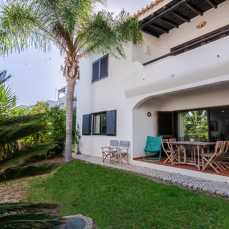 Beachside Bliss T2 With Pool & Access By Drago דירה