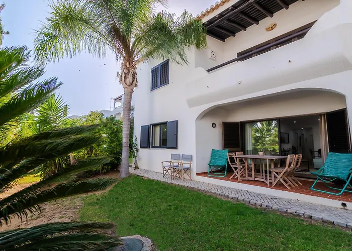 Beachside Bliss T2 With Pool & Access By Drago דירה