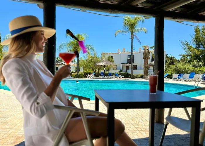 Beachside Bliss T2 With Pool & Access By Drago דירה אלבופיירה