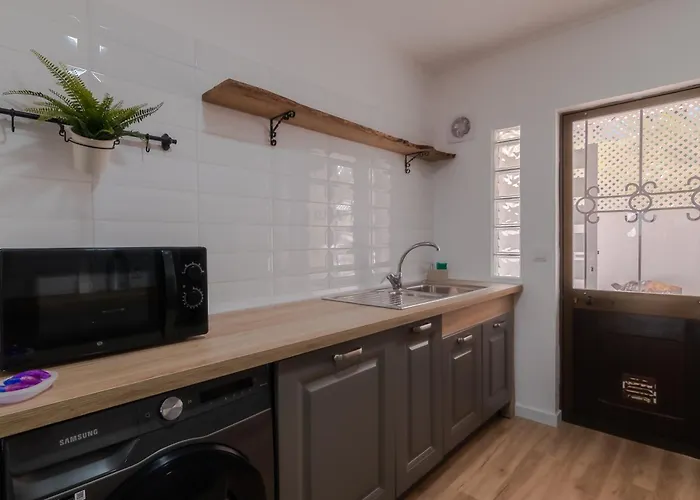 Beachside Bliss T2 With Pool & Access By Drago דירה