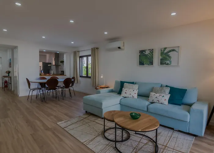 Beachside Bliss T2 With Pool & Access By Drago דירה