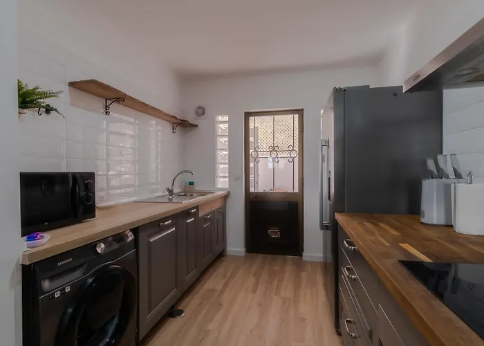 Beachside Bliss T2 With Pool & Access By Drago דירה *