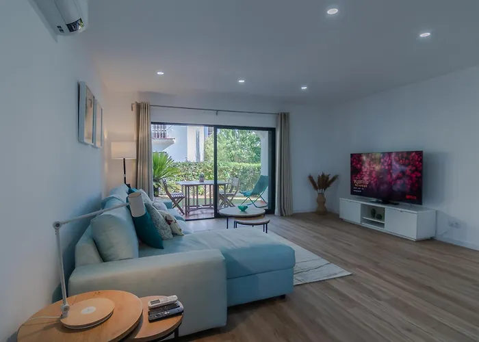 Beachside Bliss T2 With Pool & Access By Drago דירה